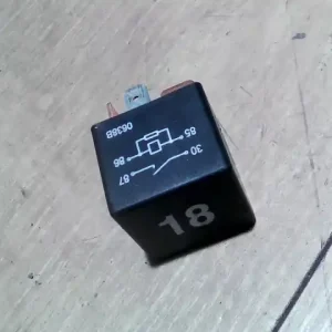 Rendeld meg most SEAT CORDOBA 02.09-08.02 Relé 12v 40abontott alkatrész