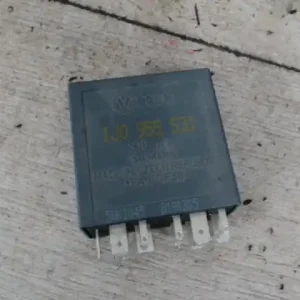 Nézd meg most SEAT LEON 99- Ablaktörlő relé bontott alkatrész