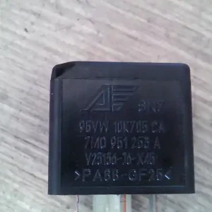 SEAT Toledo 1999.04.01-2004.09.30 Relé bontott alkatrész Kedvezmény