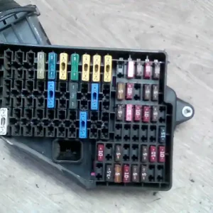 SKODA FABIA 99-07 Biztosítéktábla bcm bsi bsm sam gem modul1.2 benzines bontott alkatrész Árcsökkenés