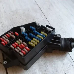 SKODA FABIA 99-07 Biztosítéktábla bcm bsi bsm sam gem modul utastér 1.2i bontott alkatrész Szuper akció