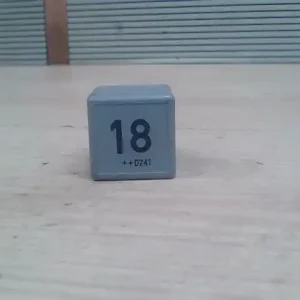 Árengedmény SKODA FABIA 99-07 Relé bontott alkatrész