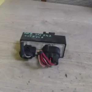 Kiárusítás SKODA Octavia (1U) 1997.03.01-2011.08.31 Hűtőventilátor relé 1.6 i bontott alkatrész