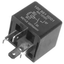 Olcsó SKODA OCTAVIA 04-08 Relé bontott alkatrész