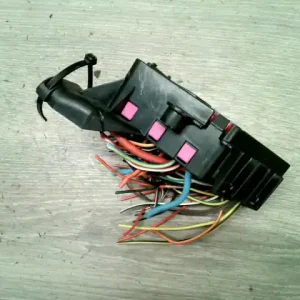 SKODA OCTAVIA 97-00 Biztosítéktábla bcm bsi bsm sam gem modul utastér 1.8 b bontott alkatrész Népszerű