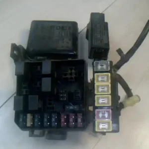 SUZUKI BALENO 95-98 Biztosítéktábla bcm bsi bsm sam gem modul motortér 1.6ibontott alkatrész Ingyenes szállítás