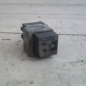 Végkiárusítás SUZUKI IGNIS Ablaktörlő relé bontott alkatrész