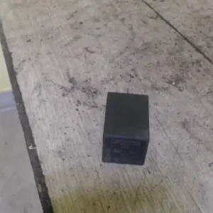 SUZUKI IGNIS Ablaktörlő relé bontott alkatrész Bestseller