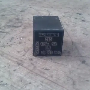 Ingyenes szállítás SUZUKI IGNIS Ablaktörlő relé bontott alkatrész