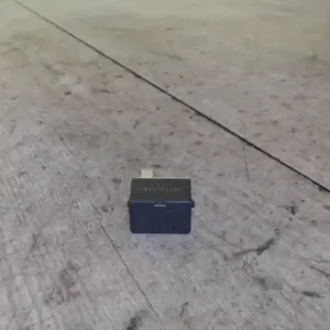 SUZUKI IGNIS Relé bontott alkatrész Expressz kézbesítés