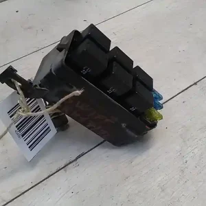 Kihagyhatatlan ajánlat SUZUKI SWIFT 96-05 Relé bontott alkatrész