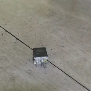 Árcsökkenés SUZUKI SWIFT 96-05 Relé bontott alkatrész