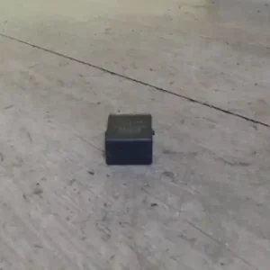 Ingyenes szállítás SUZUKI SWIFT 96-05 Relé bontott alkatrész