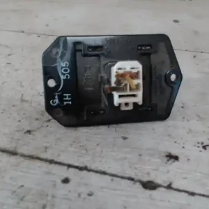 Végkiárusítás SUZUKI SX4 Fűtőmotor előtét ellenállásbontott alkatrész