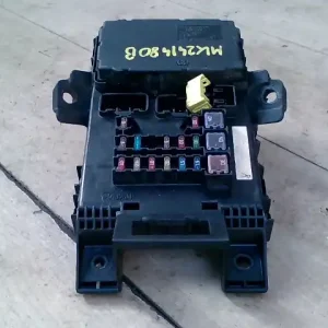 TOYOTA AVENSIS 01-03 Biztosítéktábla bcm bsi bsm sam gem modul utastér bontott alkatrész Gyors kiszállítás