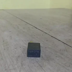 TOYOTA AVENSIS 97-00 Relé bontott alkatrész Kedvezmény