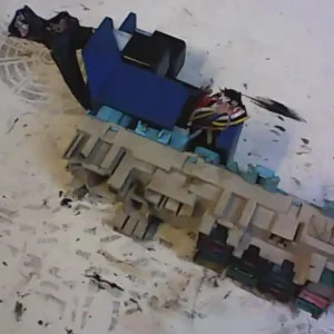 TOYOTA CARINA E 92.04-97.07 Biztosítéktábla bcm bsi bsm sam gem modulbontott alkatrész Exkluzív ajánlat