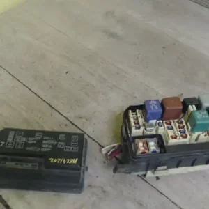 TOYOTA COROLLA 97.05-99.09 Biztosítéktábla bcm bsi bsm sam gem modul1.3 i bontott alkatrész Legkelendőbb