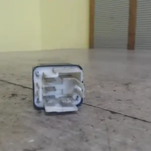 TOYOTA COROLLA 97.05-99.09 Relé bontott alkatrész Ajánlat