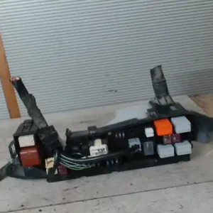 Korlátozott ajánlat TOYOTA Corolla (E120) 2002.01.01-2004.05.31 Biztosítéktábla bcm bsi bsm sam gem modulbontott alkatrész