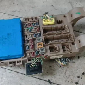 TOYOTA Corolla (E120) 2002.01.01-2004.05.31 Biztosítéktábla bcm bsi bsm sam gem modul utastér 1.6 b bontott alkatrész Újdonság