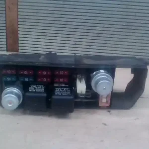 Népszerű TOYOTA COROLLA E80 83-87 Biztosítéktábla bcm bsi bsm sam gem modul motortér 1.3b bontott alkatrész