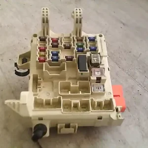 Népszerű TOYOTA COROLLA 99.10-02.01 Biztosítéktábla bcm bsi bsm sam gem modul1.9d bontott alkatrész