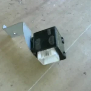 TOYOTA COROLLA 99.10-02.01 Relé bontott alkatrész Azonnal elérhető