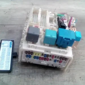 Szezonális akció TOYOTA YARIS 06.01.01-08.12.31 Biztosítéktábla bcm bsi bsm sam gem modul1.3ibontott alkatrész