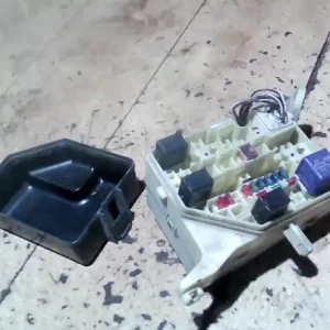 TOYOTA YARIS 99.04-05.09 Biztosítéktábla bcm bsi bsm sam gem modul1.0i bontott alkatrész Bestseller