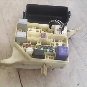 TOYOTA YARIS 99.04-05.09 Biztosítéktábla bcm bsi bsm sam gem modul motortér bontott alkatrész Különleges ajánlat