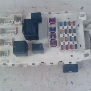 TOYOTA YARIS 99.04-05.09 Biztosítéktábla bcm bsi bsm sam gem modul utastér 1.0i bontott alkatrész Nézd meg most