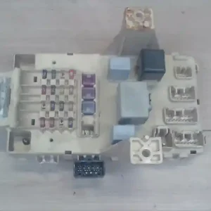 TOYOTA YARIS 99.04-05.09 Biztosítéktábla bcm bsi bsm sam gem modul utastér 1.0i bontott alkatrész Népszerű