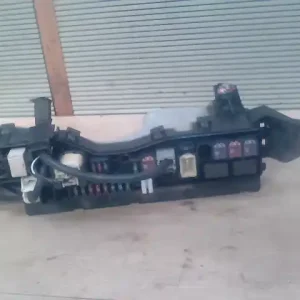 Vásárlói kedvenc TOYOTA Corolla Verso 02.01.01-04.05.31 Biztosítéktábla bcm bsi bsm sam gem modul motortér 2.0d4d bontott alkatrész