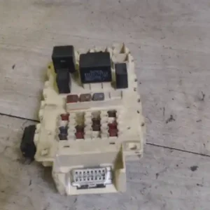 Szuper akció TOYOTA YARIS 99.04-05.09 Biztosítéktábla bcm bsi bsm sam gem modul utastér 1.0 i bontott alkatrész