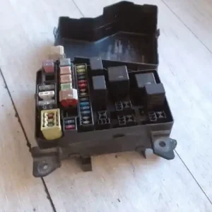 Vedd meg online VOLVO V40 Biztosítéktábla bcm bsi bsm sam gem modul motortér 1.9d bontott alkatrész