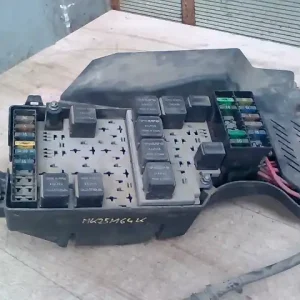 Akciós ár VOLVO S80 98.05.01-06.02.28 Biztosítéktábla bcm bsi bsm sam gem modul motortér bontott alkatrész