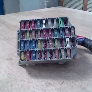 Utolsó esély VOLVO S80 98.05.01-06.02.28 Biztosítéktábla bcm bsi bsm sam gem modul utastér bontott alkatrész