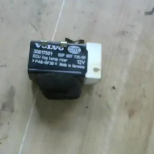 VOLVO V40 Relé bontott alkatrész Árcsökkenés