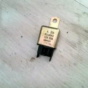 Végkiárusítás VOLVO V40 Relébontott alkatrész