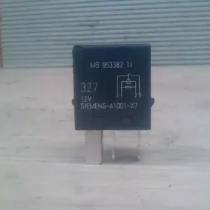 Biztonságos vásárlás VOLVO V40 Relé bontott alkatrész