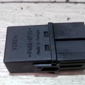 VOLVO V40 Relé bontott alkatrész Outlet