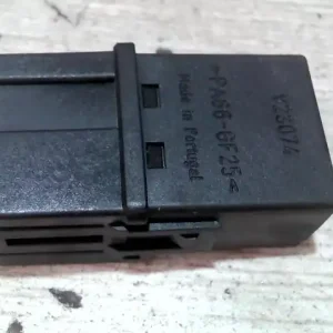 Biztonságos vásárlás VOLVO V40 Relé bontott alkatrész