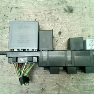 Bestseller VW BORA Biztosítéktábla bcm bsi bsm sam gem modul utastér relékkel bontott alkatrész