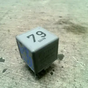 Olcsóbb VW BORA Relé 2.3 b bontott alkatrész