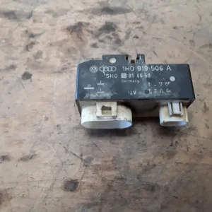 Kihagyhatatlan ajánlat VW GOLF III. Hűtőventilátor relé 1.9tdbontott alkatrész