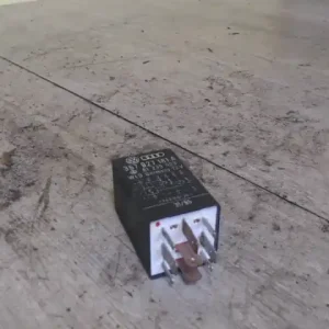 Ingyenes szállítás VW GOLF III. 94- Relé bontott alkatrész