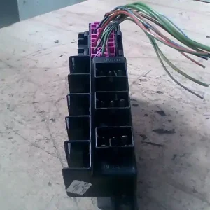 Végkiárusítás VW GOLF IV. Biztosítéktábla bcm bsi bsm sam gem modul utastér bontott alkatrész