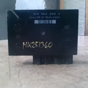 Biztonságos fizetés VW GOLF IV. Komfort elektronika 1.4i bontott alkatrész