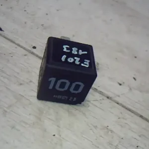 VW GOLF IV. Hűtőventilátor relé bontott alkatrész Végkiárusítás